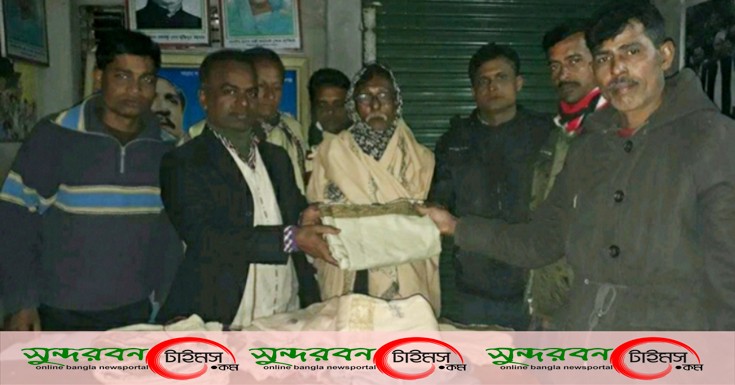 চালুয়াহাটী ইউনিয়নে দরিদ্রদের মাঝে জেলা পরিষদ প্যানেল চেয়ারম্যানের চাদর বিতরণ