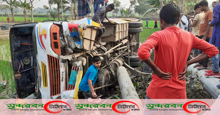 রাজগঞ্জে যাত্রীবাহি বাস উল্টে ধান ক্ষেতে, শিশুসহ আহত: ১০