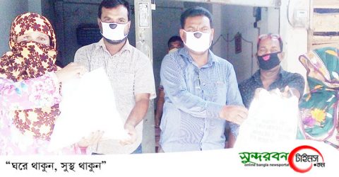 চুকনগরে কর্মহীন মানুষের পাশে শেখ আলী আহম্মেদ সমাজ কল্যান সংস্থা