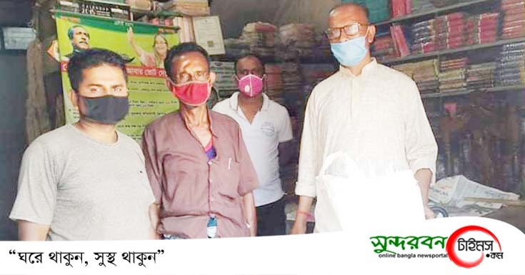 কপিলমুনিতে মানবতার সেবায় আ’লীগ নেতা যুগোল কিশোর দে