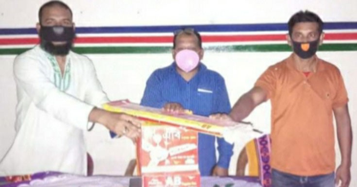রাজগঞ্জ প্রেসক্লাবে দুইটি সিলিং ফ্যান প্রদান করলেন সমাজ সেবক শাহিন