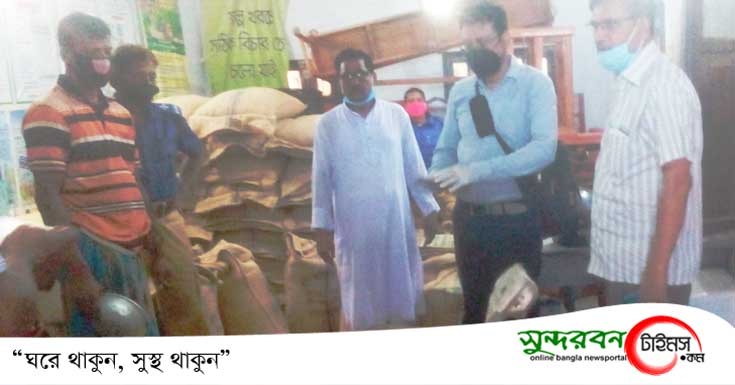 সরুলিয়া ইউনিয়ন পরিষদের উদ্যোগে সরকারের দেওয়া ৩.৬ মে:টন চাল বিতরণ