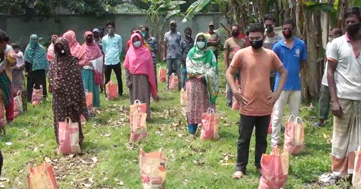 করোনা মোকাবেলায় সাতক্ষীরায় বিভিন্ন সামাজিক সংগঠনের খাদ্য সামগ্রী বিতরণ