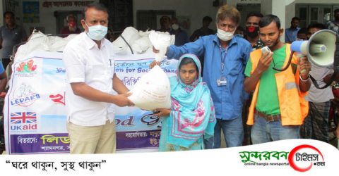 শ্যামনগরে লিডার্স এর ২য় পর্যায় ত্রান সামগ্রী বিতরন