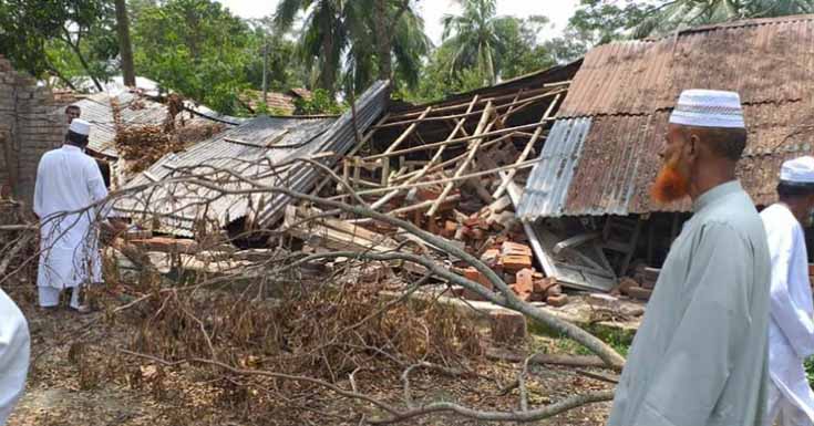 সুপার সাইক্লোন আম্পানের তাণ্ডবে মনিরামপুরের রতনদিয়া দাখিল মাদ্রাসা লন্ডভন্ড