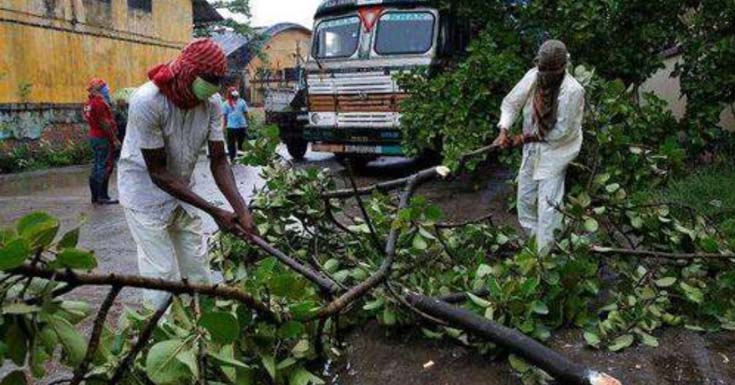 চলছে ঘূর্ণিঝড় আম্পানের তান্ডব: কলকাতায় মৃত্যু ১০-১২: বিধ্বস্ত সাতক্ষীরা: মৃত্যু ১