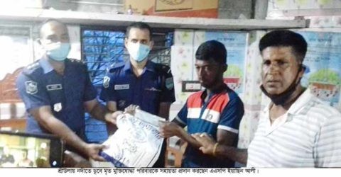 শ্রীউলায় নদীতে ডুবে মৃত মুক্তিযোদ্ধা পরিবারকে সহায়তা প্রদান