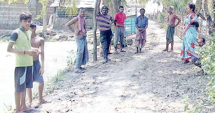 চুকনগরে ব্যক্তি মালিকানা জমির উপর দিয়ে জোরপূর্বক রাস্তা তৈরির পায়তারার অভিযোগ