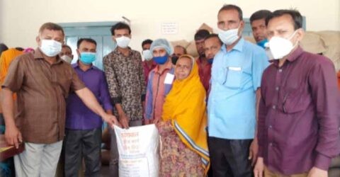মণিরামপুরে প্রধানমন্ত্রীর উপহার হিসেবে ভিজিএফ’র চাল বিতরণ