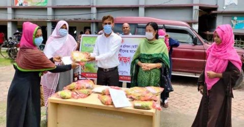 তালায় ৫০ প্রশিক্ষণার্থীর মাঝে চেক ও সার্টিফিকেট বিতরণ