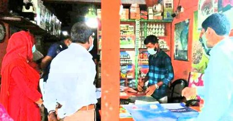 মূল্যতালিকা না থাকায় রাজগঞ্জে দুই সার দোকানিকে জরিমানা