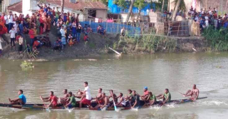 চুকনগরে ঐতিহ্যবাহী নৌকা বাইচ অনুষ্ঠিত