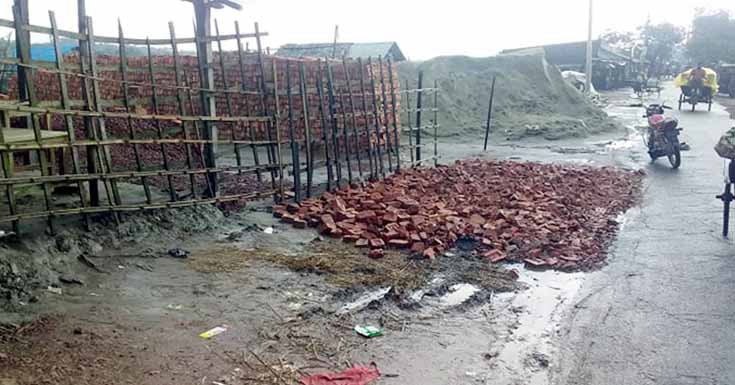 পাইকগাছায় পেরি-ফেরির জায়গা দখল করায় গণস্বাক্ষরিত অভিযোগ