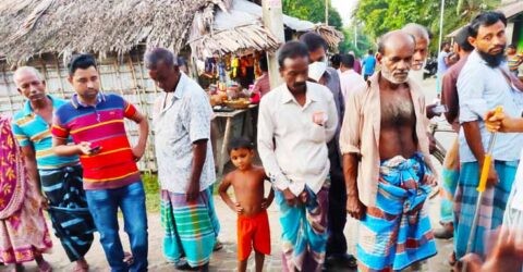 সাতক্ষীরায় সামাজিক দূরত্ব ও স্বাস্থ্যবিধি মেনে না চলার অভিযোগ
