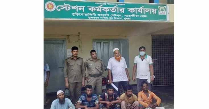 সুন্দরবনের অভয়ারণ্যে মাছ শিকারের অভিযোগে দুটি নৌকাসহ ৫ জেলেকে আটক