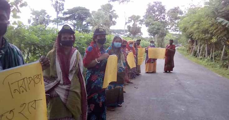 স্কুল ছাত্রী নীলা রায় হত্যার প্রতিবাদে তালায় মানববন্ধন