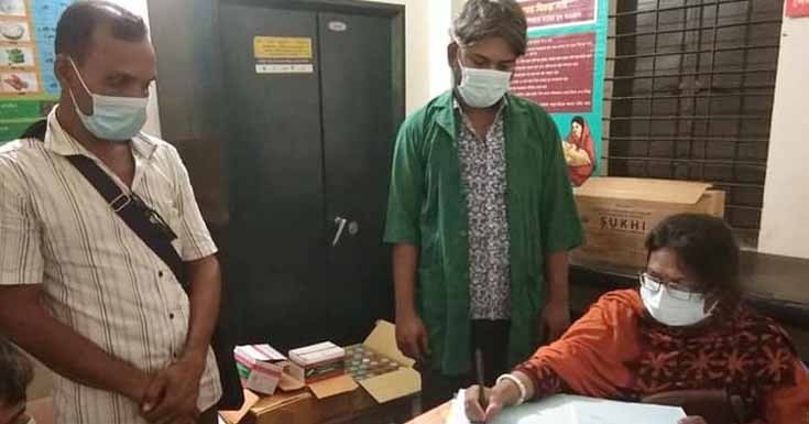 আশাশুনিতে কমিউনিটি ক্লিনিক পরিদর্শন করেন ডাঃ সুদেষ্ণা সরকার 