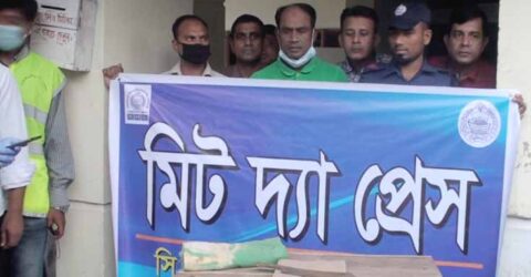 কলারোয়ায় একই পরিবারের চারজনকে চাপাতি দিয়ে একাই হত্যা করে ছোট ভাই রায়হানুল