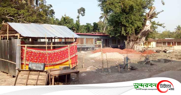 তালার ভাগবাহ প্রাথমিক বিদ্যালয়ের প্রাচীর নির্মাণে বাধা ও জমি দখল করে দোকান নির্মাণ!