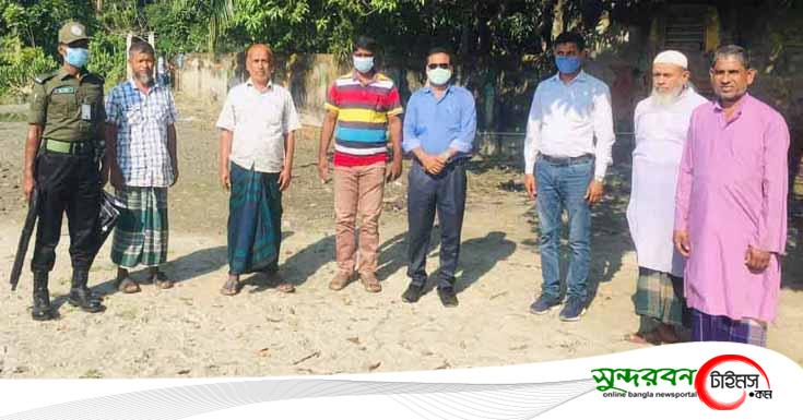 আশাশুনির ভূমিহীনদের ঘর নির্মানের জায়গা নির্ধারণ করলেন ইউএনও