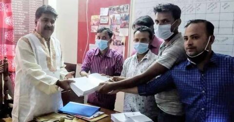 আশাশুনিতে গ্রাম আদালত সক্রিয়করণ প্রকল্পের ফরম বিতরণ