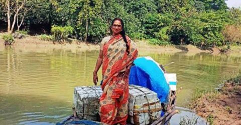 জীবিকার টানে সুন্দরবনে জীবন সপে দেয় সহস্র মানুষ