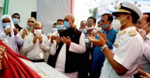 মোংলা বন্দরে শ্রমিক হাসপাতাল উদ্বোধন করলেন খুলনা সিটি মেয়র তালুকদার আব্দুল খালেক