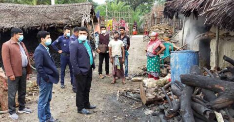 পাইকগাছায় ভ্রাম্যমান আদালতে ১০ ব্যক্তিকে জরিমানা, আটক-৬