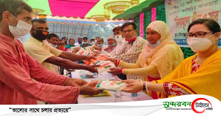 তালায় কৃষক পূর্নবাসন ও বিনামূল্যে বীজ ও সার বিতরণ