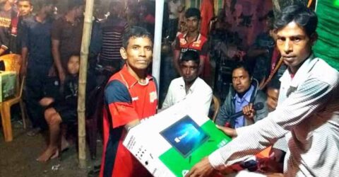 তালার দরমুড়াগাছা দিবা-নৈশ ফুটবল টুর্নামেন্টে মহিষাডাঙ্গা বলাকা যুবসংঘ চ্যাম্পিয়ন