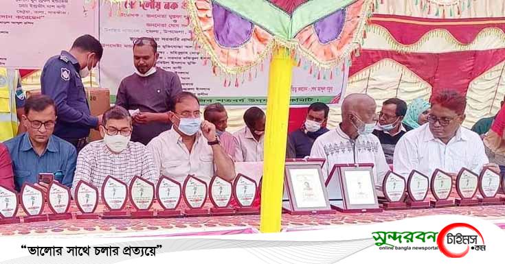 বঙ্গবন্ধু’র জন্মশত বার্ষিকীতে তালায় ৮ দলীয় ফুটবল টুর্ণামেণ্টের ফাইনাল খেলা অনুষ্ঠিত