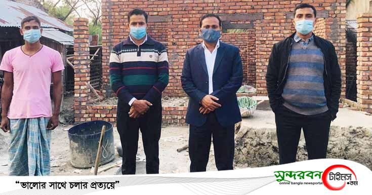 বুধহাটায় প্রধানমন্ত্রীর উপহার পাকা ঘর নির্মানের কাজ পরিদর্শন