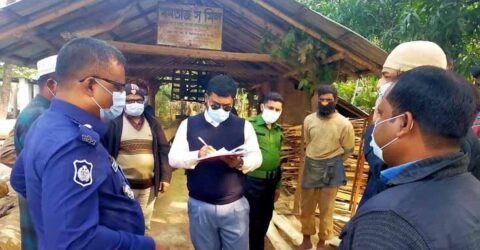 সড়ক ডাকাতি প্রতিরোধে করাতকলে প্রশাসনের অভিযান, ২ করাতকল মালিককে জরিমানা