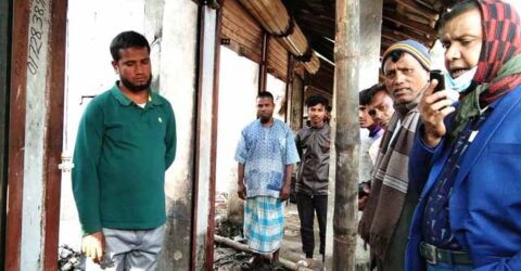 তালায় বৈদ্যুতিক শর্টসার্কিটে ৩ টি দোকানে আগুন, ৫০ লক্ষাধিক টাকার ক্ষতি
