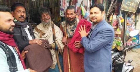 তালার তেঁতুলিয়া যুব সংঘ সংগঠনের উদ্যোগে কম্বল বিতরণ