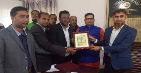তালার ইউএনও ইকবাল হোসেনকে বিদায়ী সংবর্ধণা