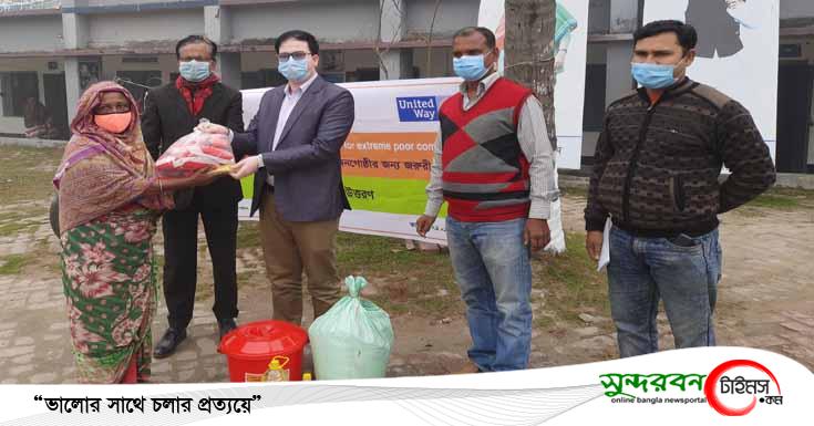 তালায় প্রান্তিক জনগোষ্ঠীর মাঝে উত্তরণের ত্রাণ সহায়তা
