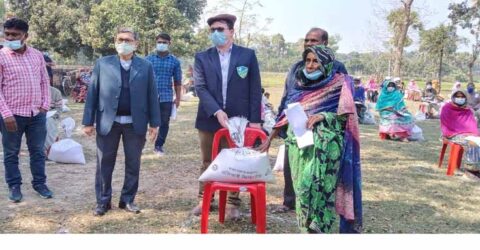 তালায় প্রান্তিক জনগোষ্ঠীর মাঝে খাদ্য সহায়তা প্রদান