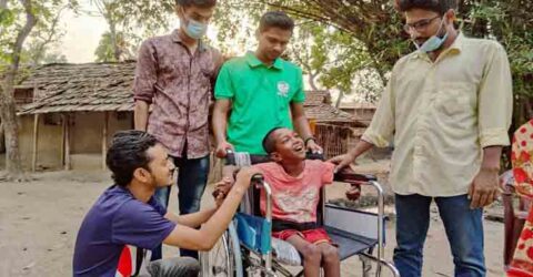 তালায় প্রতিবন্ধী আপনের পাশে দাঁড়ালো গ্রীন ম্যান