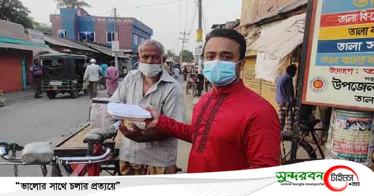 তালায় শতাধিক রোজাদারের মাঝে ইফতার বিতরণ
