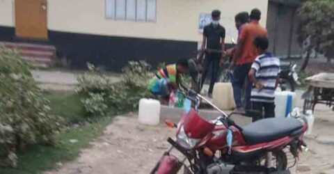 তালা উপজেলায় সুপেয় পানির তীব্র সঙ্কট, মাত্র দুটি নলকূপই ভরসা সাধারন মানুষের