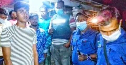 ডুমুরিয়ায় ইসলাম বিরোধী কমেন্ট করায় যুবক আটক।