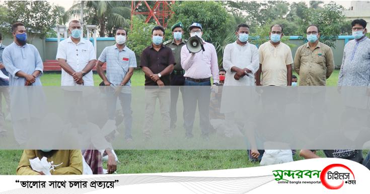 তালায় করোনায় কর্মহীন ১০০০ শ্রমিককে খাদ্য সহায়তা প্রদান
