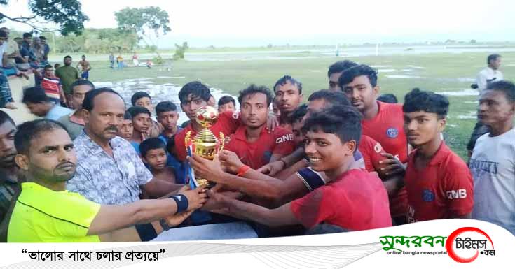 তালার রাজাপুরে ফুটবল লীগের ফাইনালে কবি সুকান্ত ফুটবল একাদশ চ্যাম্পিয়ন