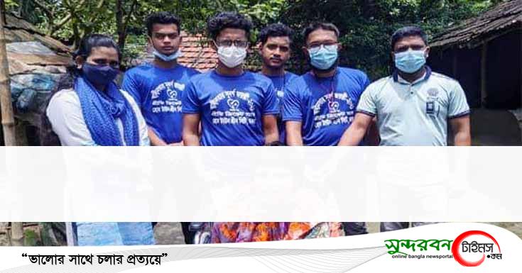 তালায় ‘আমরাবন্ধু’ সংগঠনের উপহার পেলো শিশু সুরাইয়া
