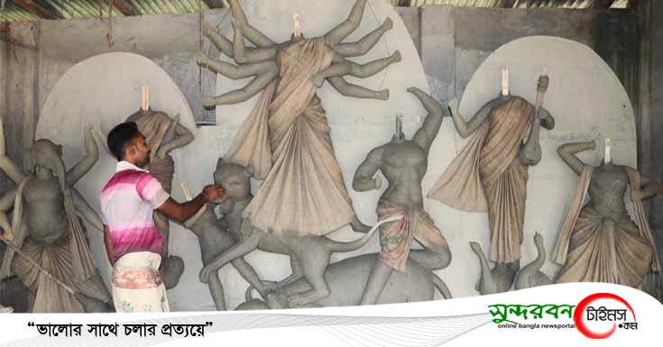 তালায় মন্ডপে মন্ডপে চলছে দূর্গা পূজার প্রস্তুতি