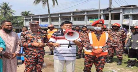 তালায় ফায়ার সার্ভিসের অগ্নিনির্বাপনে বিশেষ মহড়া অনুষ্ঠিত 