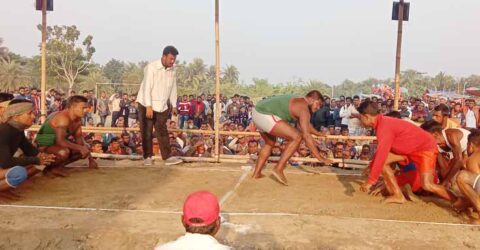 ডুমুরিয়ায় ৮দলীয় হা-ডু-ডু প্রতিযোগিতায় ডিপো মালিক সমিতি চ্যাম্পিয়ন