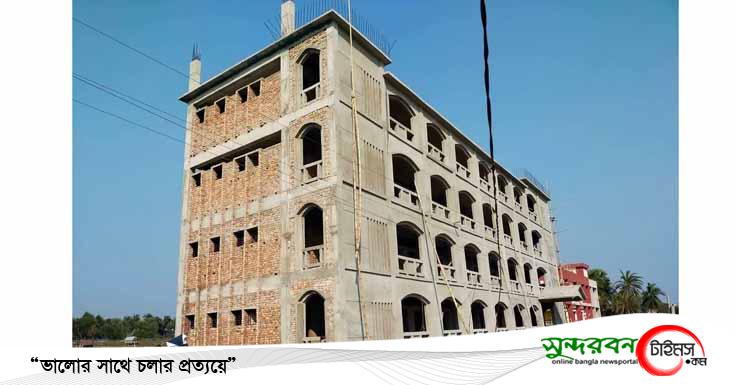 ডুমুরিয়ার পল্লীশ্রী মাধ্যমিক বিদ্যালয়ের ৪ তলা একাডেমিক ভবনটি দেবে ও হেলে গেছে!