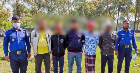 পাটকেলঘাটায় ৫ আসামী গ্রেফতার